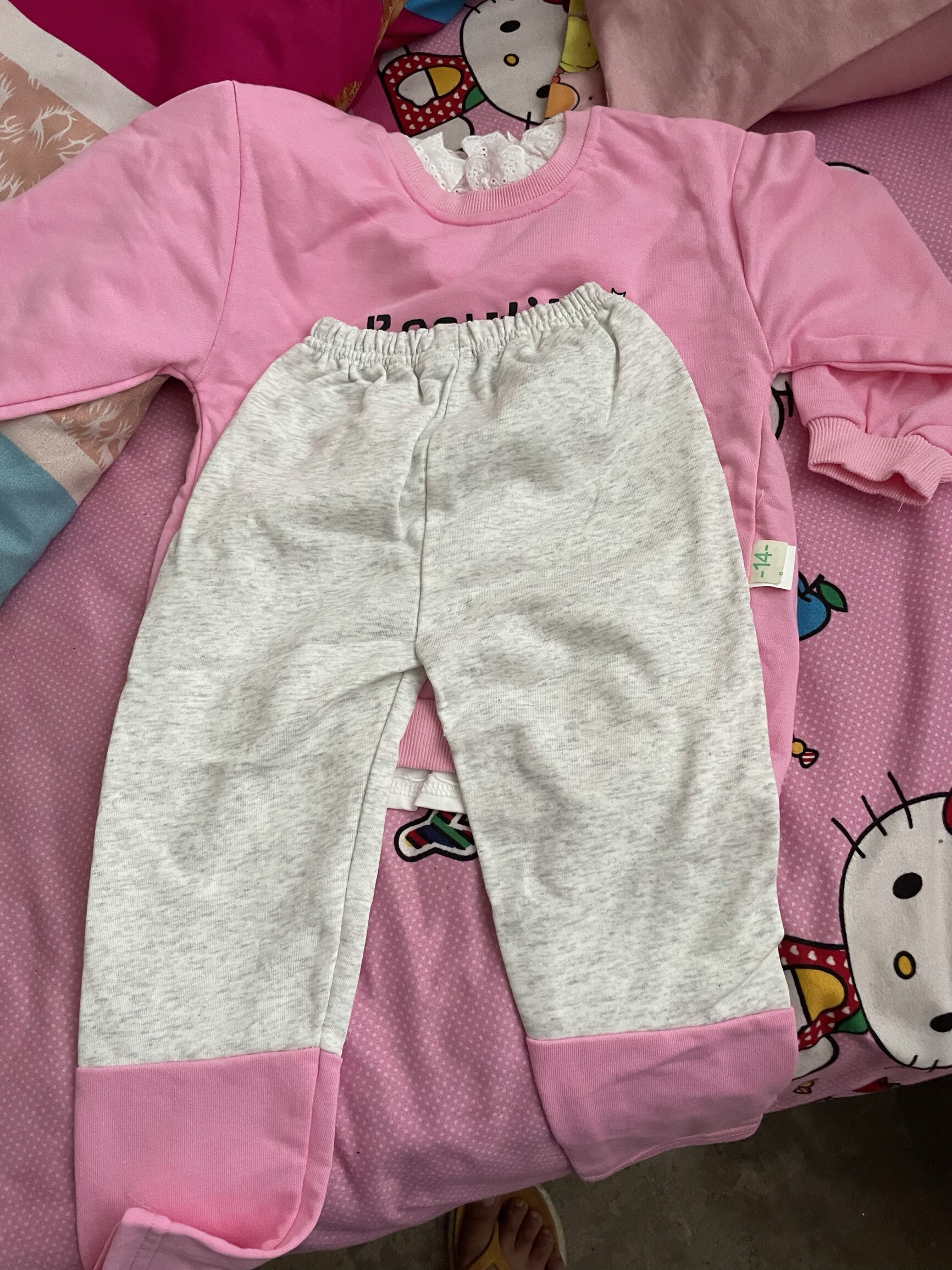 衣服拿回家了,给宝宝试穿了觉得质量都不错,希望下次购买