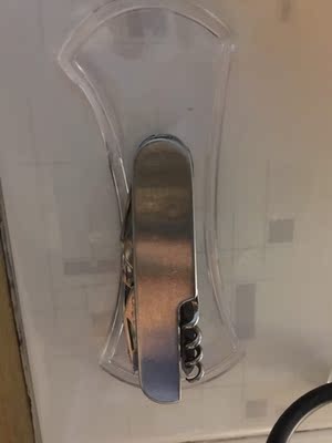 买家发货快速~第二天就到了~小小东东粘性很大，手机，瑞士军刀都可以放上去~又便宜~