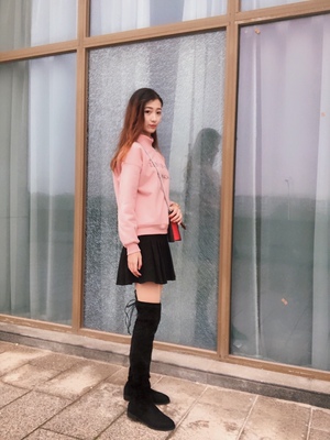 靴子很棒，很喜欢，别看这样子很耐寒保暖的，而且很好打理，对我这样的懒人真的是太好了。冬天配个小短裙也不会很冷，人看起来也不会太笨重，爱美的我真的是太爱它了，赶快和我一起入手了