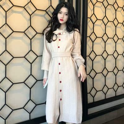 说下效果吧，哈哈，穿上很舒服哦，质量很赞的呀，很厚实，款式很满意，这个比较不会撞款，很喜欢这种款式，简单，长度也刚刚好，哈哈，推荐