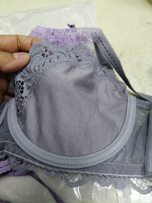 一直以来都喜欢穿薄的,拆开的时候还是有点担心,因为实在是太薄了,但是试了之后真的好舒服,仅仅是一片布而已,和没穿一样舒服。没穿的话胸部是自然下垂的,这个内衣很好的起到了舒适但不下垂的效果。洗的时候还有收纳的时候再也不用担心内衣变形这个问题了🤣。推荐购买。 一直以来都喜欢穿薄的,拆开的时候还是有点担心,因为实在是太薄了,但是试了之后真的好舒服,仅仅是一片布而已,和没穿一样舒服。没穿的话胸部是自然下垂的,这个内衣很好的起到了舒适但不下垂的效果。洗的时候还有收纳的时候再也不用担心内衣变形这个问题了🤣。推荐购买。