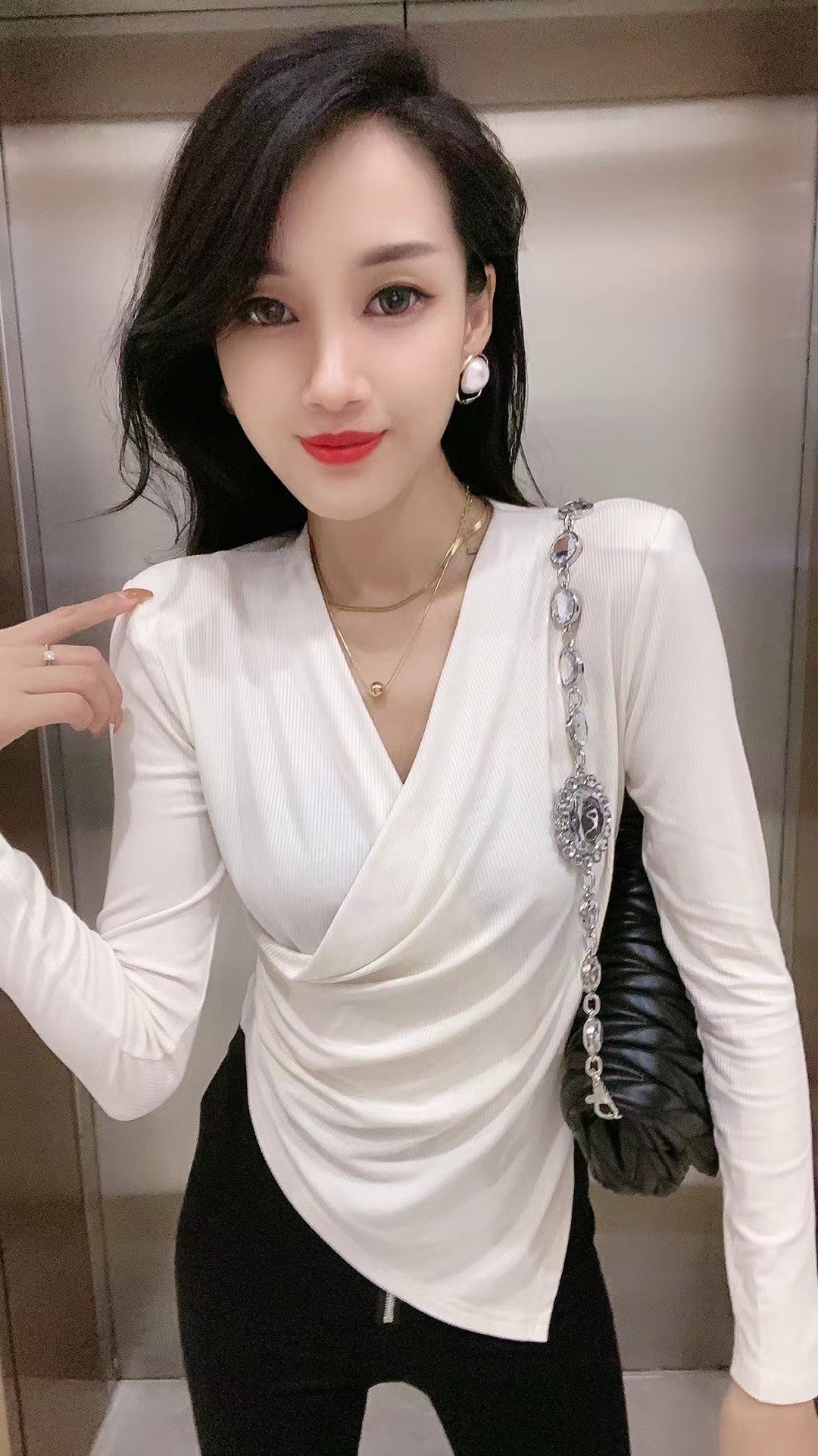 韩版胸前交叉v领显胸长袖女人味气质短款露脐t恤修身显高洋气上衣