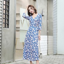 Dress women 2019 new summer temperament V-neck beach skirt waist thin print vacation travel long skirt