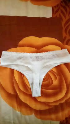 第一次在这家买，今天刚刚收到宝贝，摸起来了很舒服，看着很性感的哦，宝贝我很喜欢！