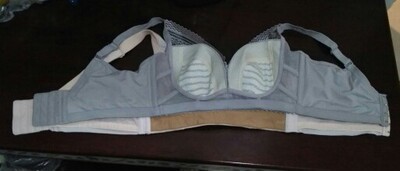 还没穿，就是买了两款同样尺码的内衣，为什么实际对比尺寸差了有三排扣那么多？