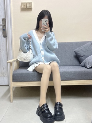 超自然的裸感丝袜，穿起来不会很假的那种，而且双层的，我非常喜欢，天气马上凉起来就🉑用上了，针不错😌