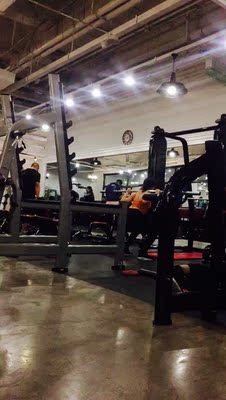 特别好看。显身材。颜色显白。照片里面的我最近胖了