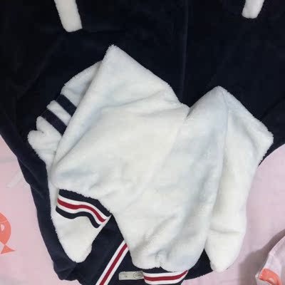 第一次差评！袖子一半是蓝色的，洗都洗不干净！退又麻烦，不值这个价格！