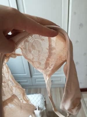 这次内衣是我买的最好的一次，因为胸大，买了好多好多内衣，都相当于是一次性的，因为不好穿，穿了一次就放在那里了，一年下来，最少买15件，特别是夏天，衣服穿的少，想要胸型好看点，真难，根本买不到合适的，今年还下了一次狠心，买了一件700多的，但是还是会跑杯，真是心痛，直到这次，买了这家的内衣，真的是十分满意，以后我的内衣就专属你这一家了，谢谢你们，给我解决了多少年来一直头疼的问题