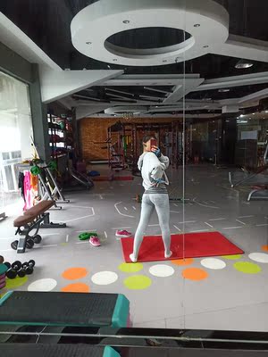 面料适合夏天穿，挺薄，弹力大。160/53kg臀围90大腿52买的m，给妹子们一个对比尺码