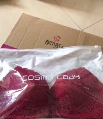 小亲们!!!!半-价买滴哟!公 总~号搜:【经常省】再去买,真的不错!!!!排在最上面的那个才是哦!!宝贝真的超级好看,颜色是我喜欢的,质量很赞,物流很快,但是这款讲真聚拢效果一般般,不过蛮舒服的大小也合适,料子也很软,主要是前扣很性感的哦,手感也厚实,不错。面料特别舒服,真的超级棒,为我换了合适的码,面料特别舒服,型号很合适,前扣很舒服,大小合适,质量挺好,颜色是我喜欢的,买来感觉稍微大了点。颜色很漂亮呢这么性感的颜色第一次买,还有点羞涩呢,为售前21号点赞一直信赖这家,第一次尝试红色类型的内衣,客服语语服务态度好,前扣文胸质量好,物流很好,连包装都没有一点破损,物流也给力物流快,内衣一直买的都市丽人,聚拢效果好,前扣很好穿,穿着也舒服比较聚拢,小七客服态度好,这件也很聚拢,洗上了, 小亲们!!!!半-价买滴哟!公 总~号搜:【经常省】再去买,真的不错!!!!排在最上面的那个才是哦!!宝贝真的超级好看,颜色是我喜欢的,质量很赞,物流很快,但是这款讲真聚拢效果一般般,不过蛮舒服的大小也合适,料子也很软,主要是前扣很性感的哦,手感也厚实,不错。面料特别舒服,真的超级棒,为我换了合适的码,面料特别舒服,型号很合适,前扣很舒服,大小合适,质量挺好,颜色是我喜欢的,买来感觉稍微大了点。颜色很漂亮呢这么性感的颜色第一次买,还有点羞涩呢,为售前21号点赞一直信赖这家,第一次尝试红色类型的内衣,客服语语服务态度好,前扣文胸质量好,物流很好,连包装都没有一点破损,物流也给力物流快,内衣一直买的都市丽人,聚拢效果好,前扣很好穿,穿着也舒服比较聚拢,小七客服态度好,这件也很聚拢,洗上了,