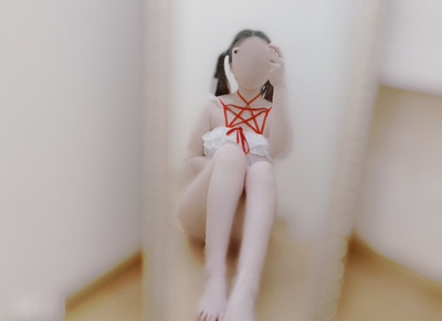 发货很快衣服穿上也很可爱呢