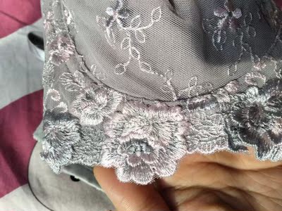 内衣质量没话说 很精致的感觉 实体店应该要100多 罩杯偏大 我觉得应该买小一码 洗过没有掉色没有缩水 无异味 很棒的内衣 会回购 内衣质量没话说 很精致的感觉 实体店应该要100多 罩杯偏大 我觉得应该买小一码 洗过没有掉色没有缩水 无异味 很棒的内衣 会回购