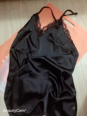 物流很快 包装也很严实 布料特别舒服 滑滑的 穿着感觉很棒 物流很快 包装也很严实 布料特别舒服 滑滑的 穿着感觉很棒