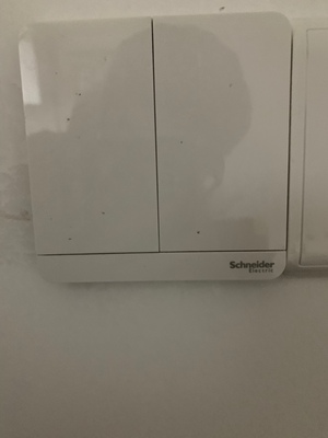 在这家店买的开关大家要注意了，卖家会以次充好，我买的都是LED的，装好了发型只有2个带led，其他都没有led