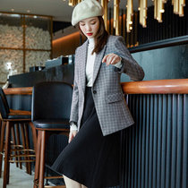 Plaid small suit jacket female spring and autumn 2021 New Korean version of temperament fried street British wind Net red small man suit