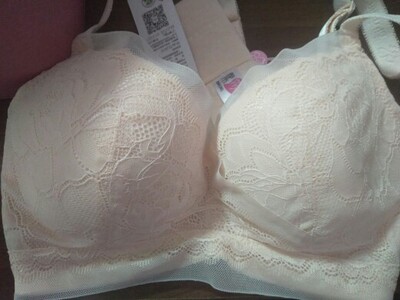 这款也不错，挺薄的，比较性感，有点担心会漏😳买了四款有两款不合适退了