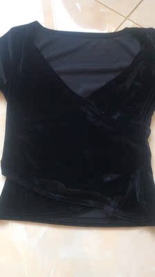 衣服收到 棒棒的 还会来的 过两天穿上好好拍几张照片 绝对的性感 领口是我喜欢的