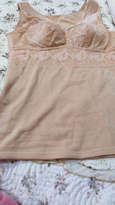 满意的购物，暖和，质量不错，号码标准，穿了一天才来评价的感受 一次买2 件，服务暖心