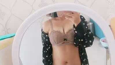 效果就是这么明显，立马小胸就显得很丰满啦🙈