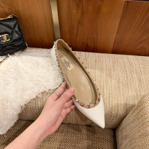 (sheii Su Yinyin)town shop word of mouth ~ new shallow mouth leather pointed rivet single shoes womens flat shoes
