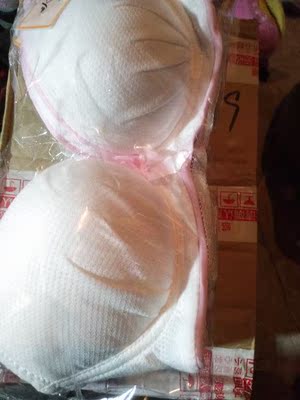 非常漂亮非常好!一个非常诚信的商家,这么纯棉漂亮的胸衣才买这么便宜!(实物比网上给出的图!还要好看很多倍!!!)一点点异味都没有!海绵也很高档,而且!图案美轮美奂!!!啊,我看根本和那些维多利亚的秘密㊙️一点区别都没有。真的!好呢,我图拍的不行!【哦建议你们长期认准这家店,做一辈子的依赖,这质量,物超所值】......我真的,都做好,买化纤烂胸衣的准备了,。。给我寄这么好的。。这个是高档质量好的。。行了慢慢看吧 非常漂亮非常好!一个非常诚信的商家,这么纯棉漂亮的胸衣才买这么便宜!(实物比网上给出的图!还要好看很多倍!!!)一点点异味都没有!海绵也很高档,而且!图案美轮美奂!!!啊,我看根本和那些维多利亚的秘密㊙️一点区别都没有。真的!好呢,我图拍的不行!【哦建议你们长期认准这家店,做一辈子的依赖,这质量,物超所值】......我真的,都做好,买化纤烂胸衣的准备了,。。给我寄这么好的。。这个是高档质量好的。。行了慢慢看吧