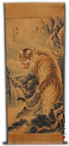 Shede calligraphy and painting Antique Chinese painting Animal painting Zhongtang painting Office living room decoration painting has been mounted on the mountain tiger