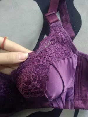 小胸妹子的福音啊。很聚拢，超适合小胸妹子 穿上很好看很有型。满意，质量超赞👍