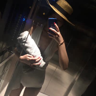 泳衣真的特别好看，很大气，很上镜，要去海边拍美照的小姐姐们一定要加购.