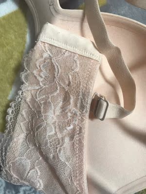 比买的两件买的套装的质量好一些，发货地是都市丽人仓库？