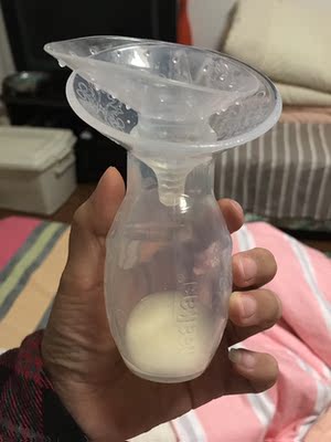 保护罩挺好的,内陷的,乳头破的都推荐使用,带上宝贝吃奶不怎么疼,还是稍微有点疼痛,但是比宝宝直接吸乳头缓解了很多。但是带上以后宝宝吸的很累,有时候吃40分钟也吃不饱,吃完以后感觉没有吸干净,乳房里还有很多奶,宝宝还没吃饱。但是对于一个宝宝根本不吃母乳的我来说,能实现亲喂已经很满足了,稍微贴点奶粉也可以。 保护罩挺好的,内陷的,乳头破的都推荐使用,带上宝贝吃奶不怎么疼,还是稍微有点疼痛,但是比宝宝直接吸乳头缓解了很多。但是带上以后宝宝吸的很累,有时候吃40分钟也吃不饱,吃完以后感觉没有吸干净,乳房里还有很多奶,宝宝还没吃饱。但是对于一个宝宝根本不吃母乳的我来说,能实现亲喂已经很满足了,稍微贴点奶粉也可以。