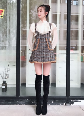 冬天到了，偷偷给女朋友买了一双sw长靴作为生日礼物，女朋友很喜欢，穿起来看着很好看，一直让我给她拍照片，重要还是正品，包装盒什么的都有，看起来很精致，送女友倍有面子！关键还是女朋友喜欢才是最重要的。