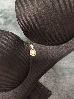 质量很好，穿着很舒服，很漂亮，喜欢，物流也很快