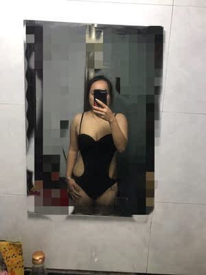 宝贝如图一样美丽，一到货就迫不及待试了一下，款式很美很性感，胸部很聚拢。