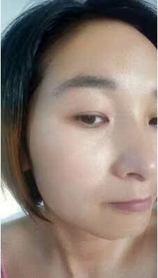 刚开始用的时候把,效果不明显,但是它是慢慢淡化开来的,淡化黑色素的。坚持使用一段时间就会发现这款产品效果真的很不错,需要的姐妹们买来用下的可以,很实惠。 刚开始用的时候把,效果不明显,但是它是慢慢淡化开来的,淡化黑色素的。坚持使用一段时间就会发现这款产品效果真的很不错,需要的姐妹们买来用下的可以,很实惠。