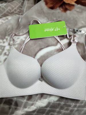 内衣收到了,摸着手感很好,超级柔软的,颜色也很正,款式好看,还可以美背穿法,试过了很聚拢,很喜欢,打算再入手一件其他颜色。灯光下颜色没有实物好看。喜欢 内衣收到了,摸着手感很好,超级柔软的,颜色也很正,款式好看,还可以美背穿法,试过了很聚拢,很喜欢,打算再入手一件其他颜色。灯光下颜色没有实物好看。喜欢