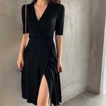 Europe station 2022 Summer new Hepburn Little Black Skirt Woman High Waist Display Slim Laces 50% Sleeves V Collar Dress
