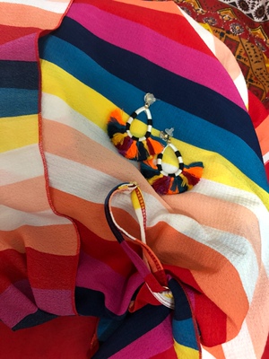 挺好的，竟然有赠品，还那么好，意外惊喜。不过我微胖，穿着有点紧，好的是勒出了线条，哈哈哈