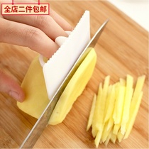 Japanese kitchen plastic finger protector multifunctional vegetable cutting hand guard finger protector