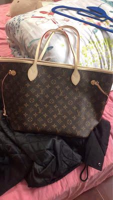 包包收到了皮质很好很百搭，空间够大实用