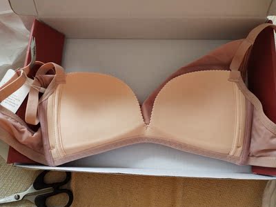 很棒,已经第二次购买了,关键是它便宜又好看。穿上也很舒服。以后都会回购 很棒,已经第二次购买了,关键是它便宜又好看。穿上也很舒服。以后都会回购