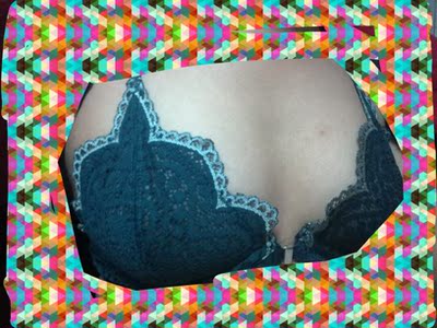 我是比较标准的75B。 杯容量不够，因为杯容量太小的话脂肪会分散，这样胸型不好看，中间压扁，往四周扩散的感觉。可能我自己有点外扩，这样就更明显了。 花边不够服帖。 我自己追求舒适，不追求聚拢大胸，所以还可以。