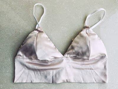 很舒服，穿上去略宽松，下围不绷。 表扬一下店铺的退货确认，非常迅速。