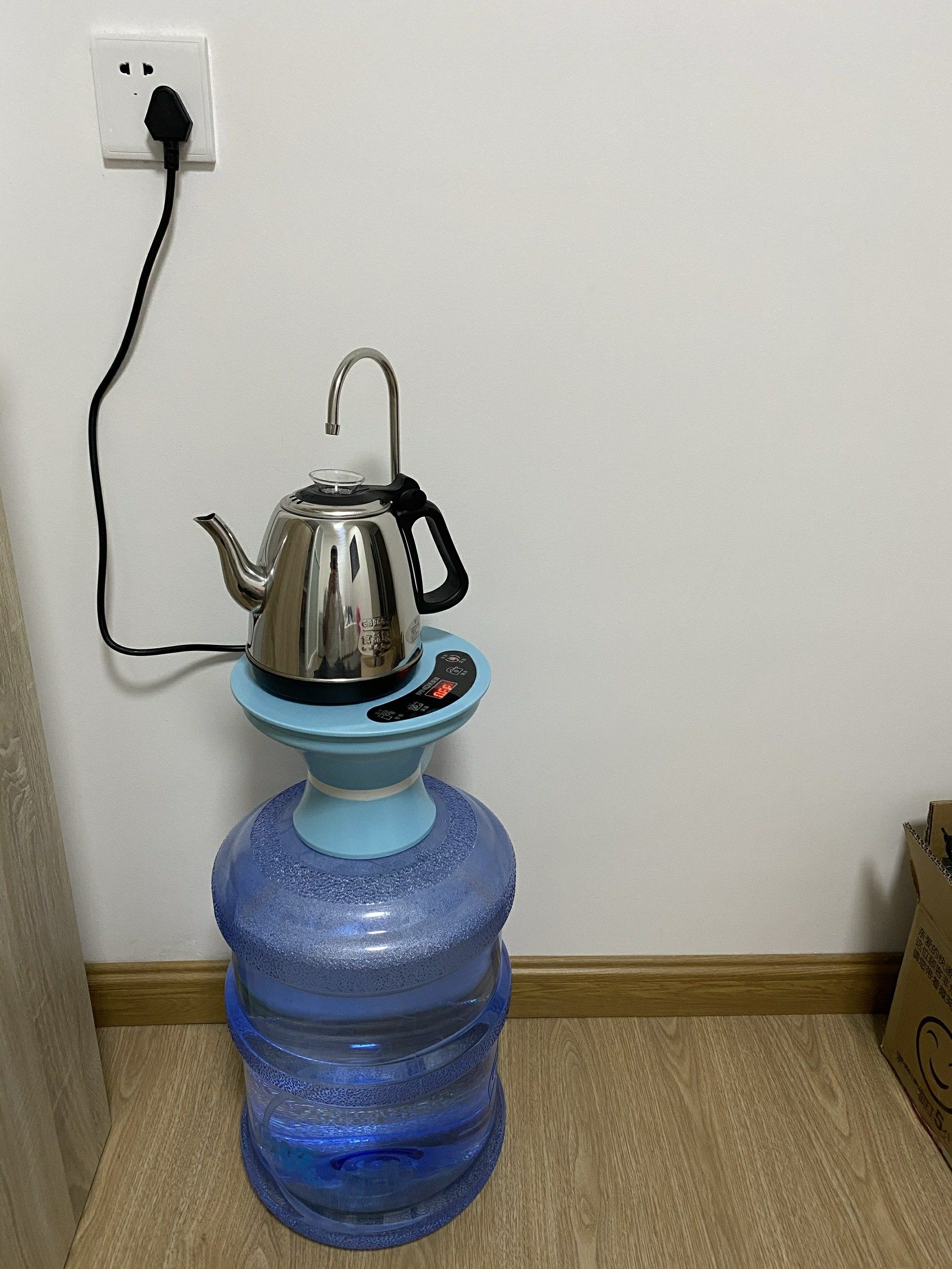 很不错,自动抽水 手按烧水,烧水快,特别的方便快捷,下次还会继续购买.