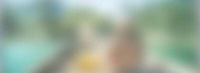 很好啊。虽然有点偏贵啊什么的，衣服的白色部分是有弹性的面料，蓝色的部分和裙子和校服面料有点像，反正为了布料硬挺，布料看起来也不是很好。不过都无所谓了吧。。。肩宽者慎选吧&hellip; 布料不太好。不过也没有线头啥的，整体不错了。