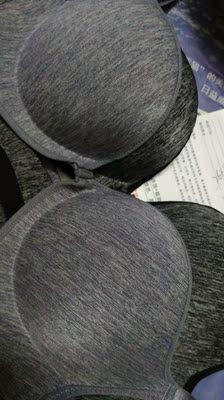 好好看的，美美哒，我很喜欢哈哈，推荐小仙女购买哦...后面评论就不用看了哈，因为我也是来凑字数的。因为本仙女很懒，不想每一件商品都一样一样好评，所以特意写了这样一个模板。这件商品呢无论是质量材质还是款式，都是本仙女很喜欢的，如果本仙女不喜欢，到货后一定会很生气的，很气人很气人的那种哦。然后这个评论也是会变成那种喋喋不休，怨气横生，悲天悯人的那种。所以当您看到这种很欢快的评论，那自然肯定是这商品无与伦比的美丽。最后当然不能忘记给这件满意的商品一个好评啦，算是给各位宝宝们一个购物小参考。