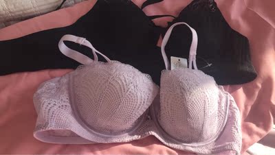 好看 颜值不错 穿着不紧不勒  很喜欢的