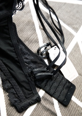 在网上买了好多次内衣,每次收到穿着都不合适,大部分都给退回去了。这次她家的内衣真的不错,真心推荐给你们,穿着舒服又显瘦,和我一样在网上从没有买到合适的内衣可以入手她家的试试,绝不会让你失望。又不起球,穿着又舒服,也不勒肉,肩带也不 下滑,很好穿,店家服务也好,尺码也是刚刚好 在网上买了好多次内衣,每次收到穿着都不合适,大部分都给退回去了。这次她家的内衣真的不错,真心推荐给你们,穿着舒服又显瘦,和我一样在网上从没有买到合适的内衣可以入手她家的试试,绝不会让你失望。又不起球,穿着又舒服,也不勒肉,肩带也不 下滑,很好穿,店家服务也好,尺码也是刚刚好