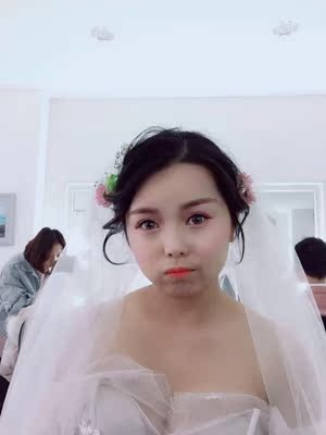 第一次用无肩带内衣，本来还担心会掉，拍婚纱照穿了一天挺好的，没有掉，防滑聚拢不错的！聚拢效果非常不错！