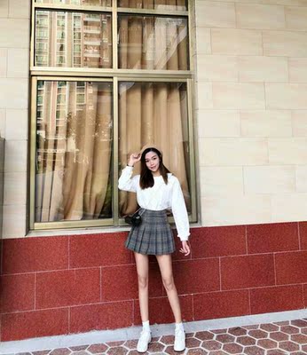 衣服和图片上一样，上身效果非常好，质量也很好，不是第一次买她家的东西了，喜欢她家的衣服 ，都是老顾客了，每次都会买上几件，都是很不错，很满意，棒棒哒，货收到迫不及待就打开了，朋友看了也说挺好看的。立马就穿起来了，真心不错哦，挺时尚的哈哈，有喜欢的小伙伴可以下手了，很值哦！